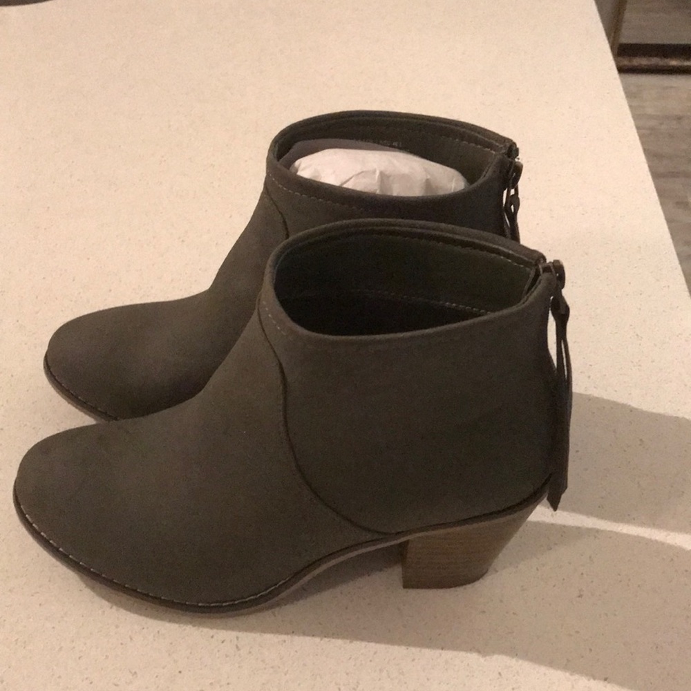 Olive Green -Brand New Shoedazzle Booties
